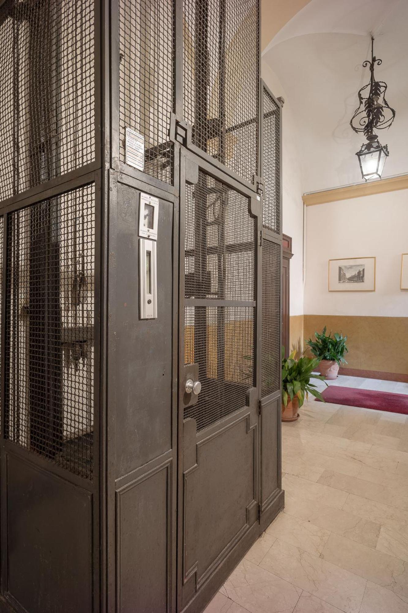 Lussuoso Appartamento Nel Cuore Del Centro Storico Bologna Eksteriør bilde